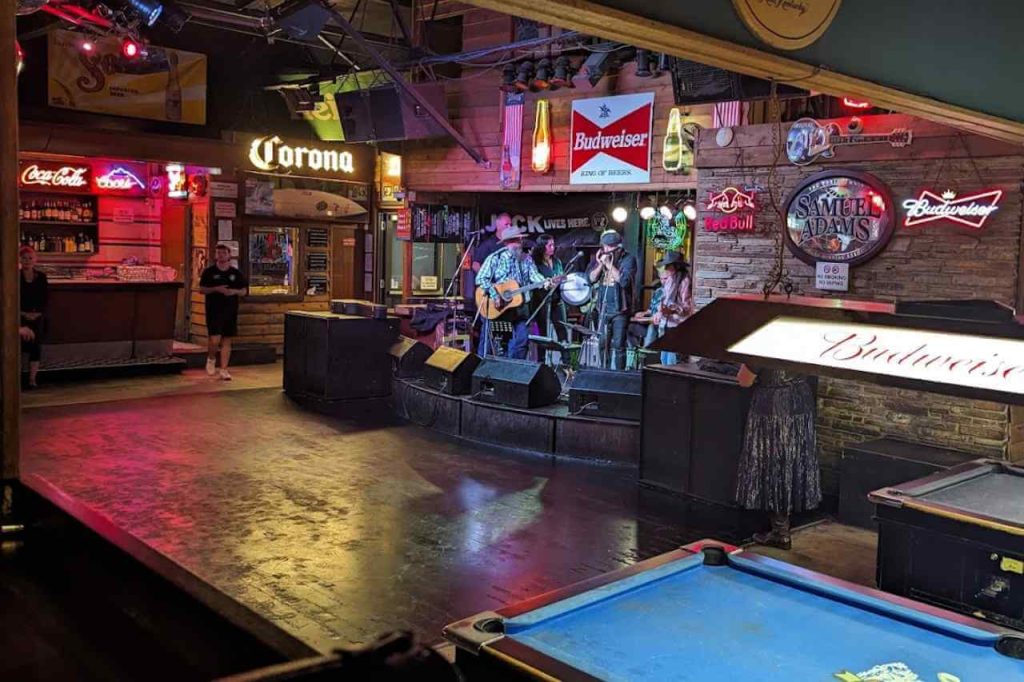 Mustang bar